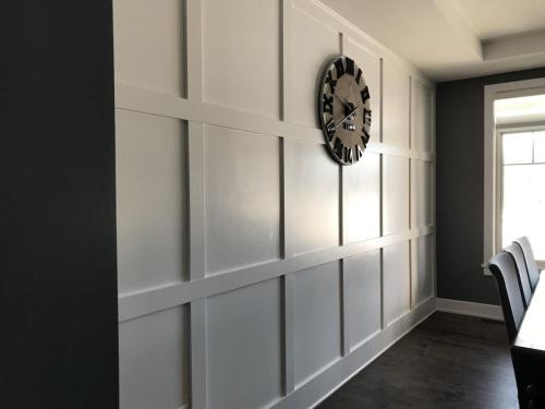 Shaker style wainscoting feature wall